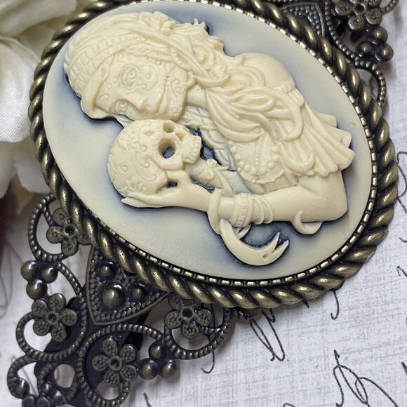 Gothic Sugar Skull Wicca Witch Pagan Wedding Gift Flower Hair Clip Jewelry Comb - Picture 5 of 13